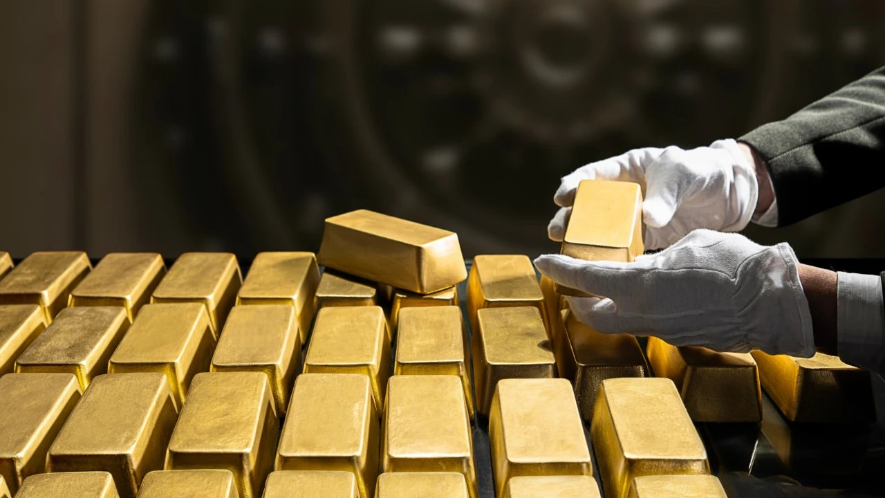 Цена на золото за месяц выросла уже на 10% / Фото: TSViPhoto / Shutterstock.com