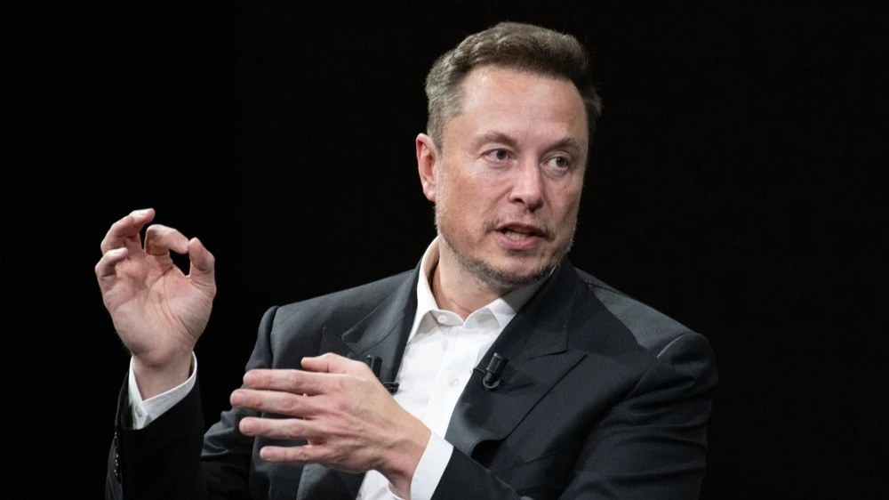 IPO will allow SpaceX to quickly raise billions of dollars to put data centers in space / Photo: Shutterstock.com