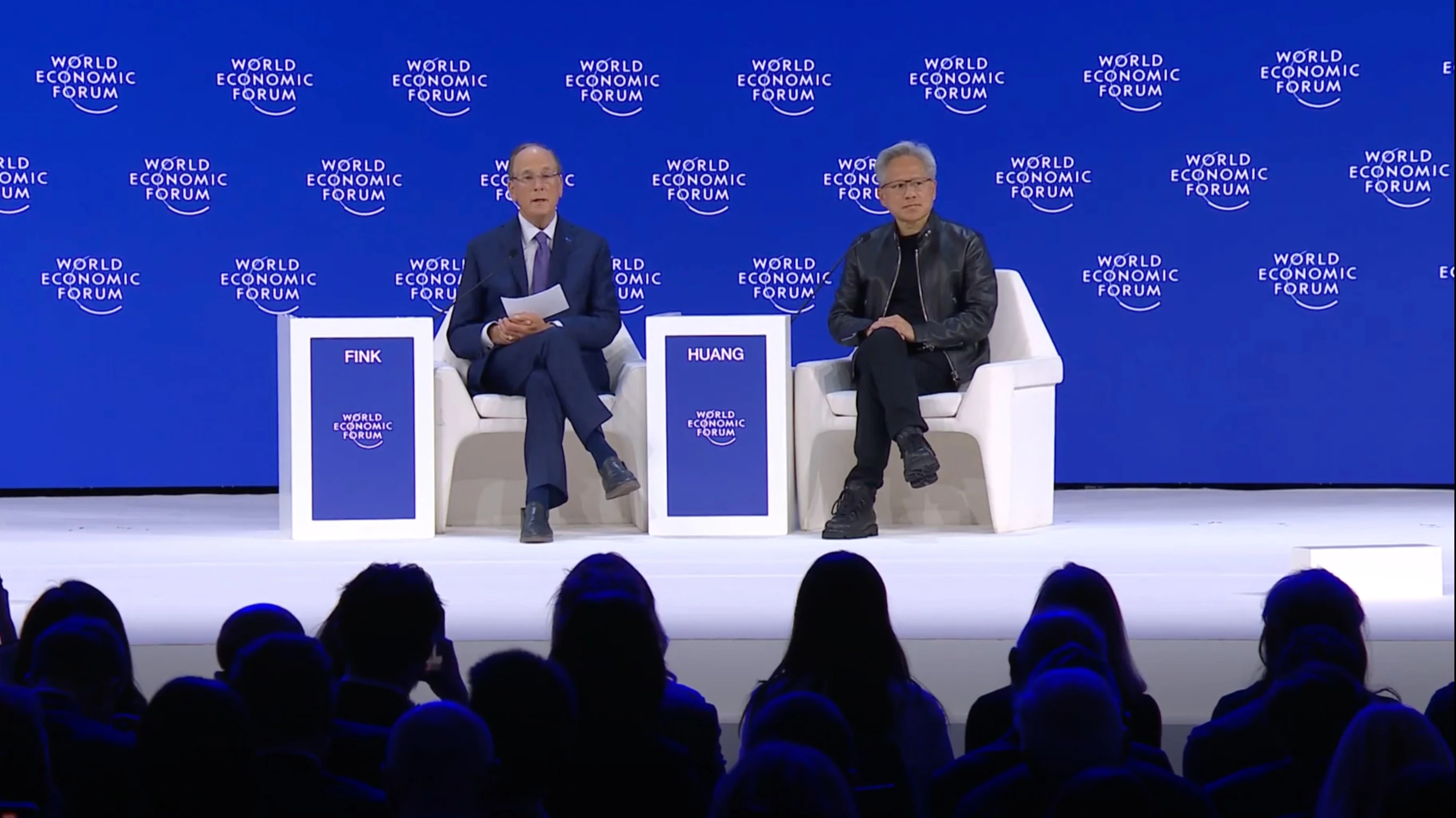 Развитие ИИ создает спрос на рабочие места, а не угрожает им, утверждает глава Nvidia / Фото: скриншот трансляции WEF