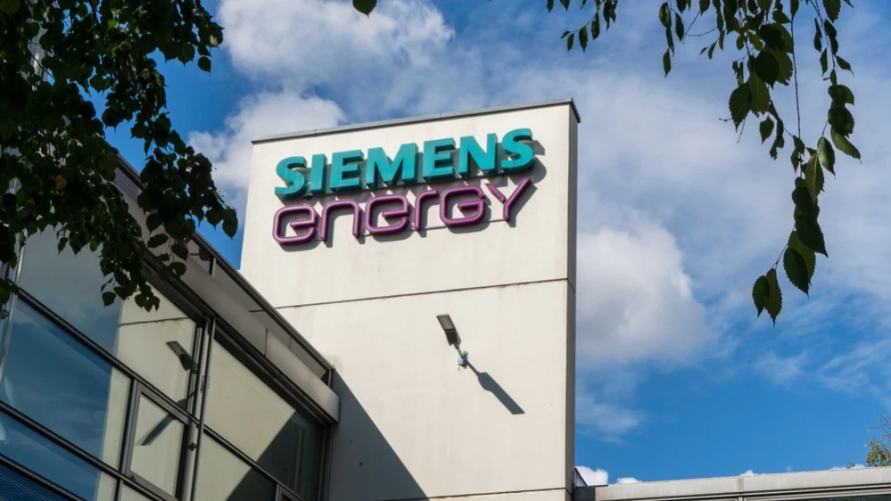 После совета UBS «продавать» акции Siemens Energy год назад они выросли на 165% / Фото: Mo Photography Berlin / Shutterstock.com