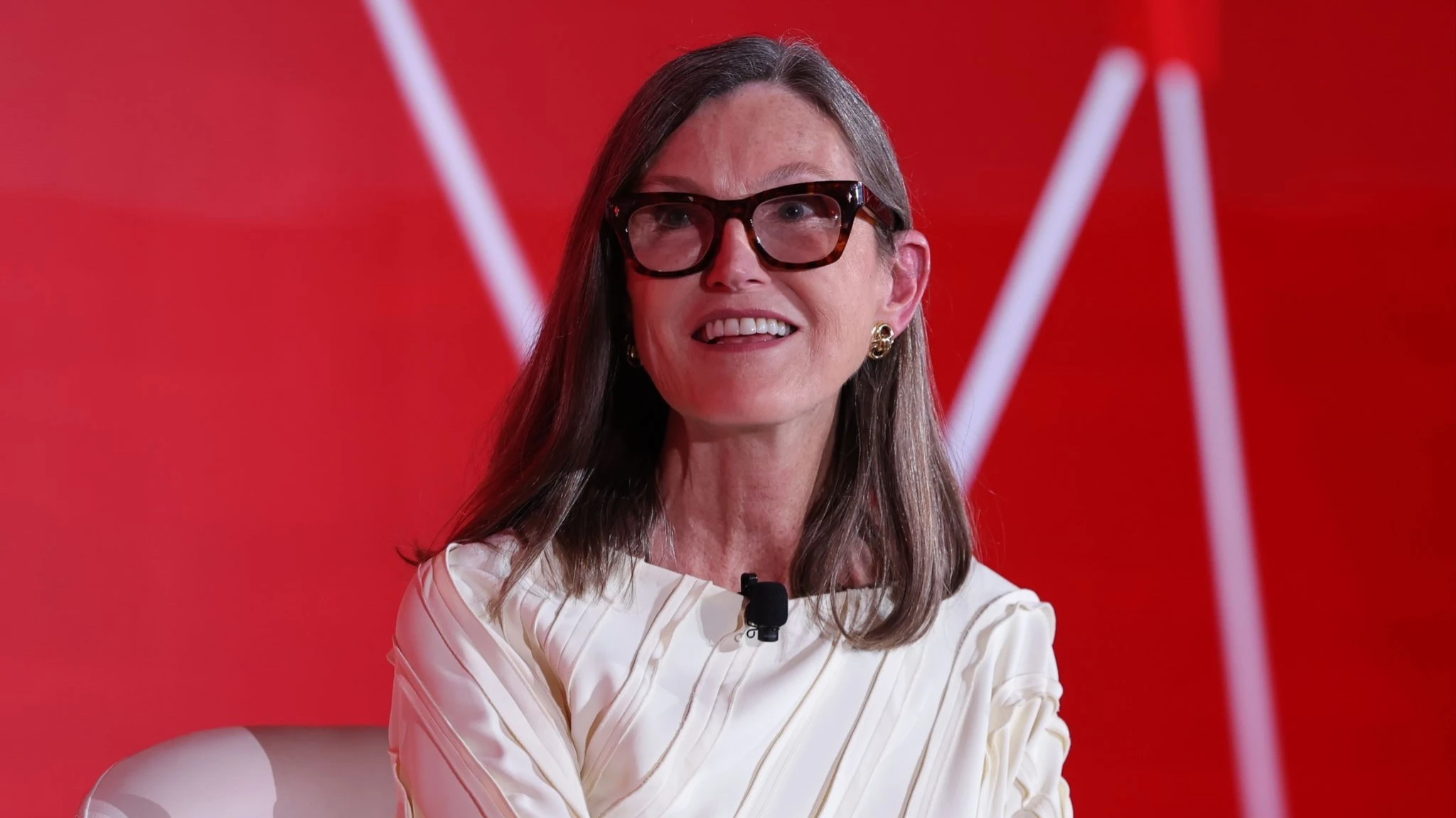 ARK Invest believes that bringing innovation from labs to the real sector could accelerate global economic growth to 7.3% per year by 2030 / Photo: Linkedin / Cathie Wood