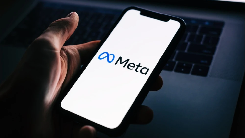 Meta will begin testing new subscriptions that will give users access to exclusive Instagram, Facebook and WhatsApp features / Photo: nikkimeel / Shutterstock