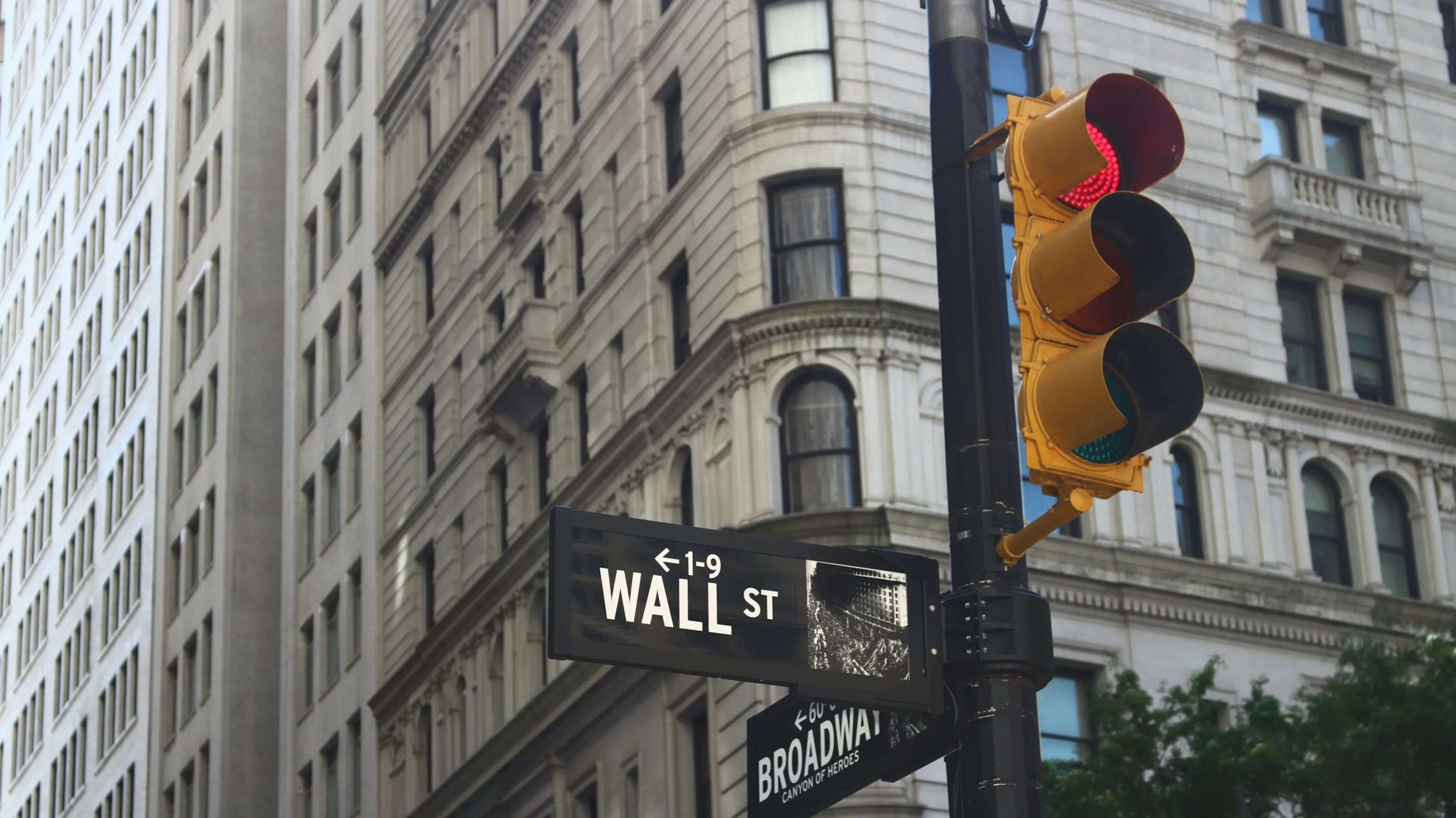 In the new year, the Russell 2000 index has beat its all-time high eight times. / Photo: Unsplash / Roberto Júnior