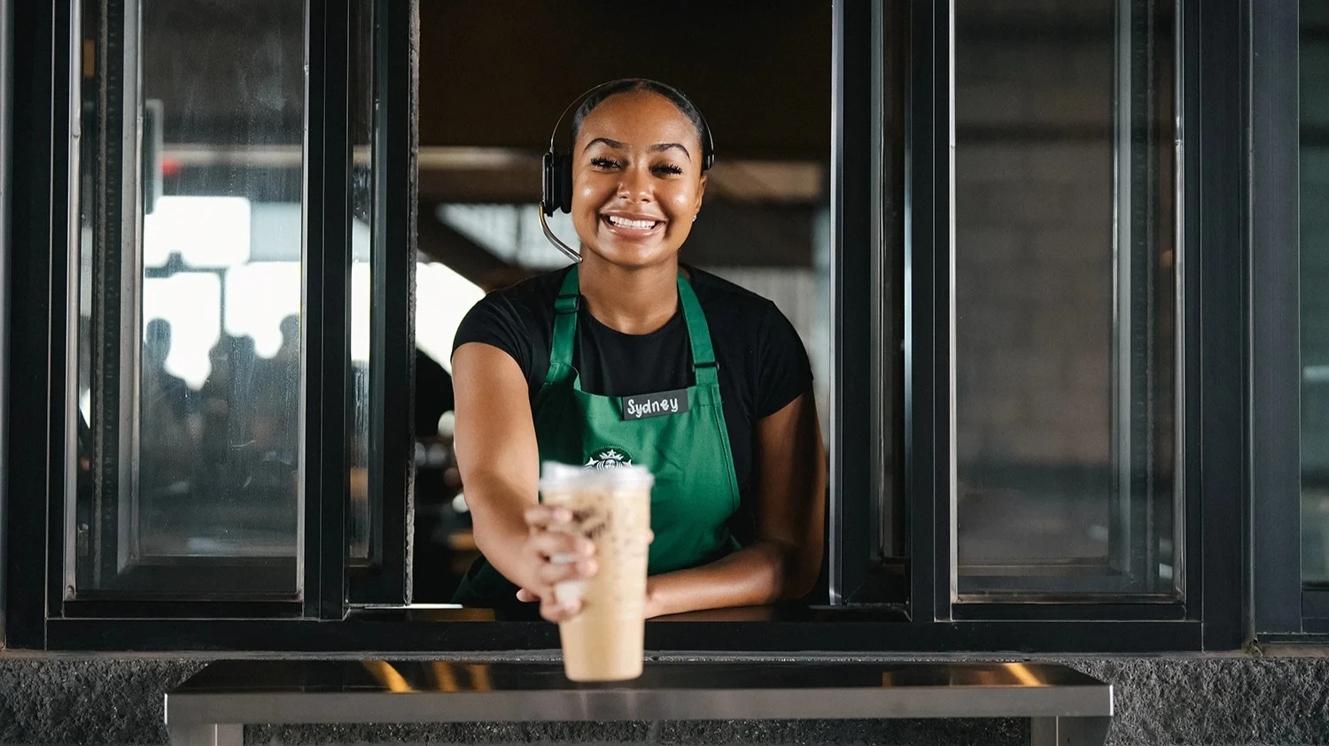 Благодаря действиям нового главы компании, у Starbucks выросли продажи впервые за 2 года/ Фото: about.starbucks.com