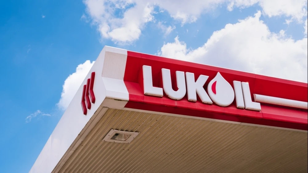 Свои зарубежные активы «Лукойл» оценивает в $22 млрд, писала Financial Times / Фото: Jannissimo / Shutterstock