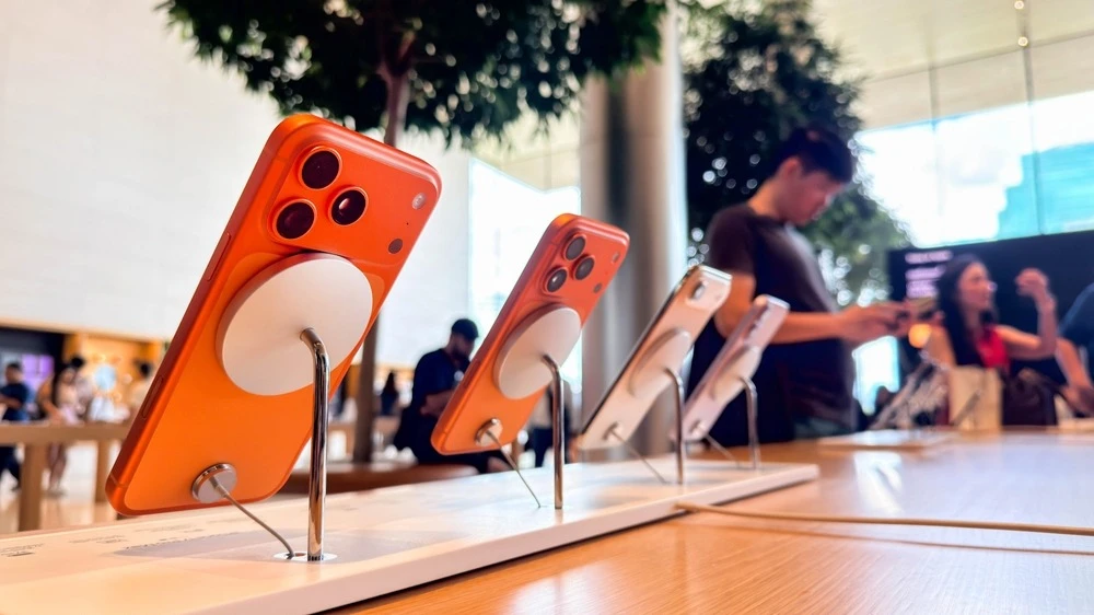 Apple может сообщить о рекордных продажах iPhone/ Фото: shutterstock.com