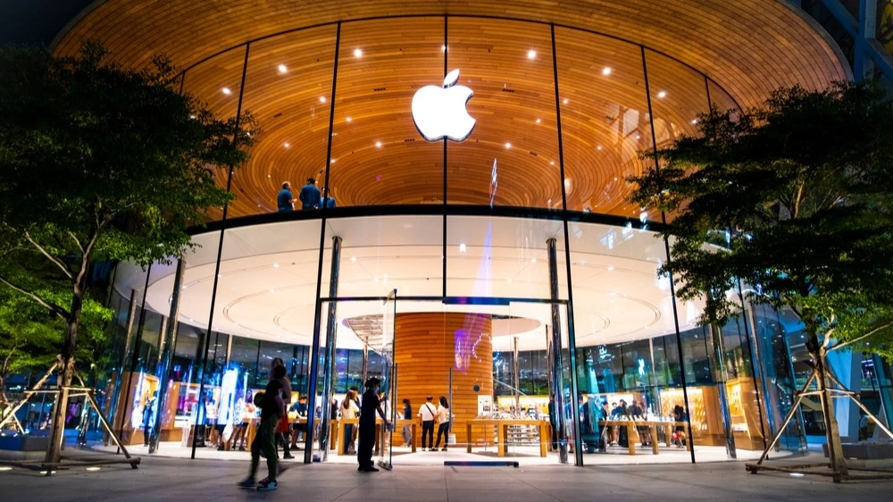 Apple более 10 лет подряд одновременно обновляла всю линейку iPhone / Фото: Shutterstock.com