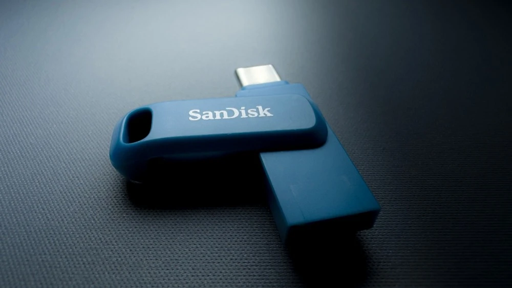 Новый прогноз по выручке разработчика решений для хранения данных Sandisk оказался почти на 60% выше ожиданий рынка, по прибыли — на 150% / Фото: Danang Eko Novianto/Shutterstock
