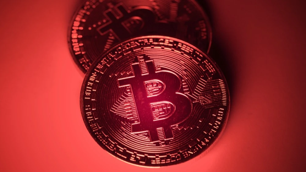 Такого затянувшегося падения биткоина не было с 2018 года / Фото: Shutterstock.com