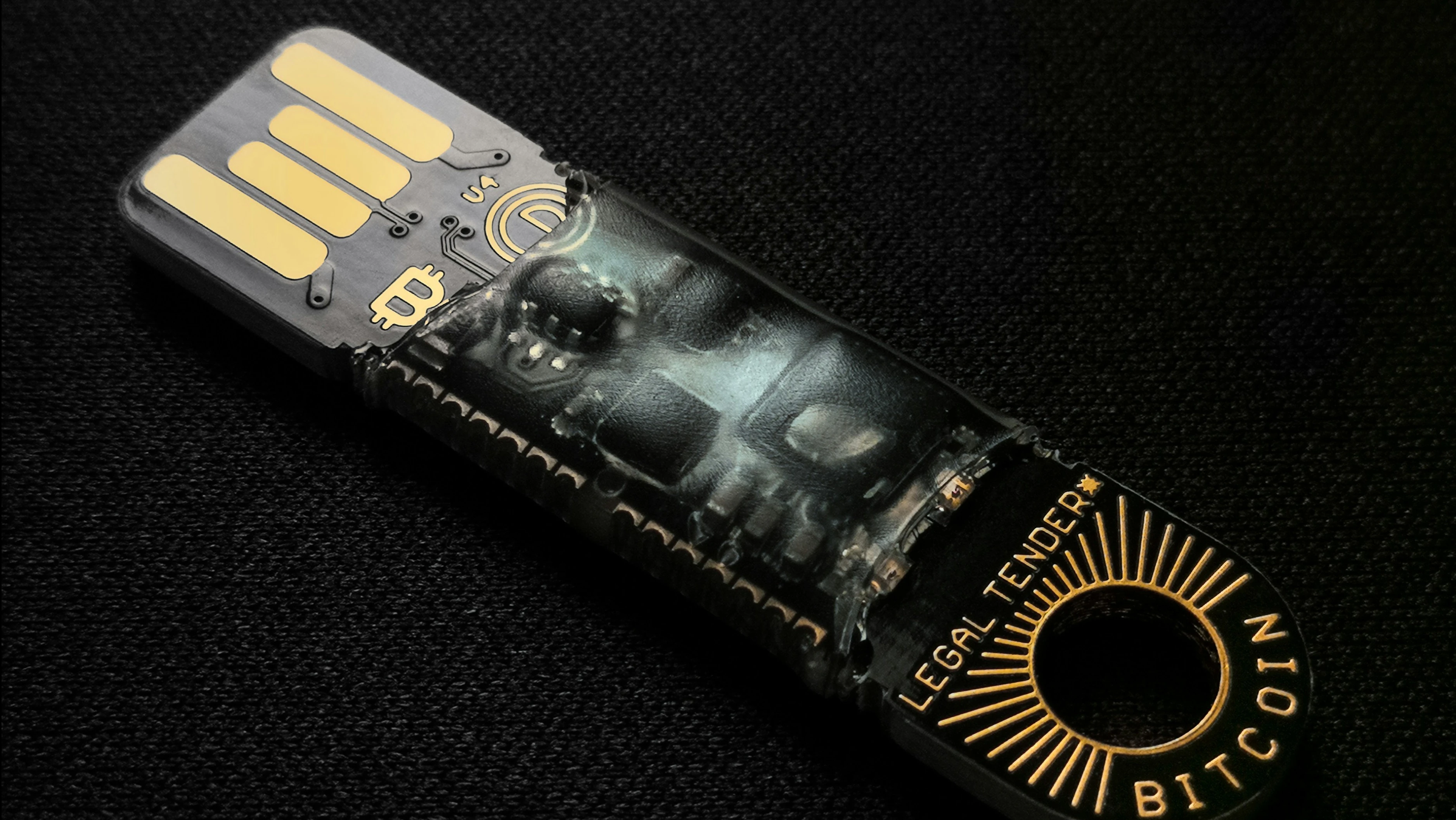 золото стремительным образом становится ближе к биткоину с точки зрения рыночных рисков / Фото: Simon dropin16 / Unsplash.com