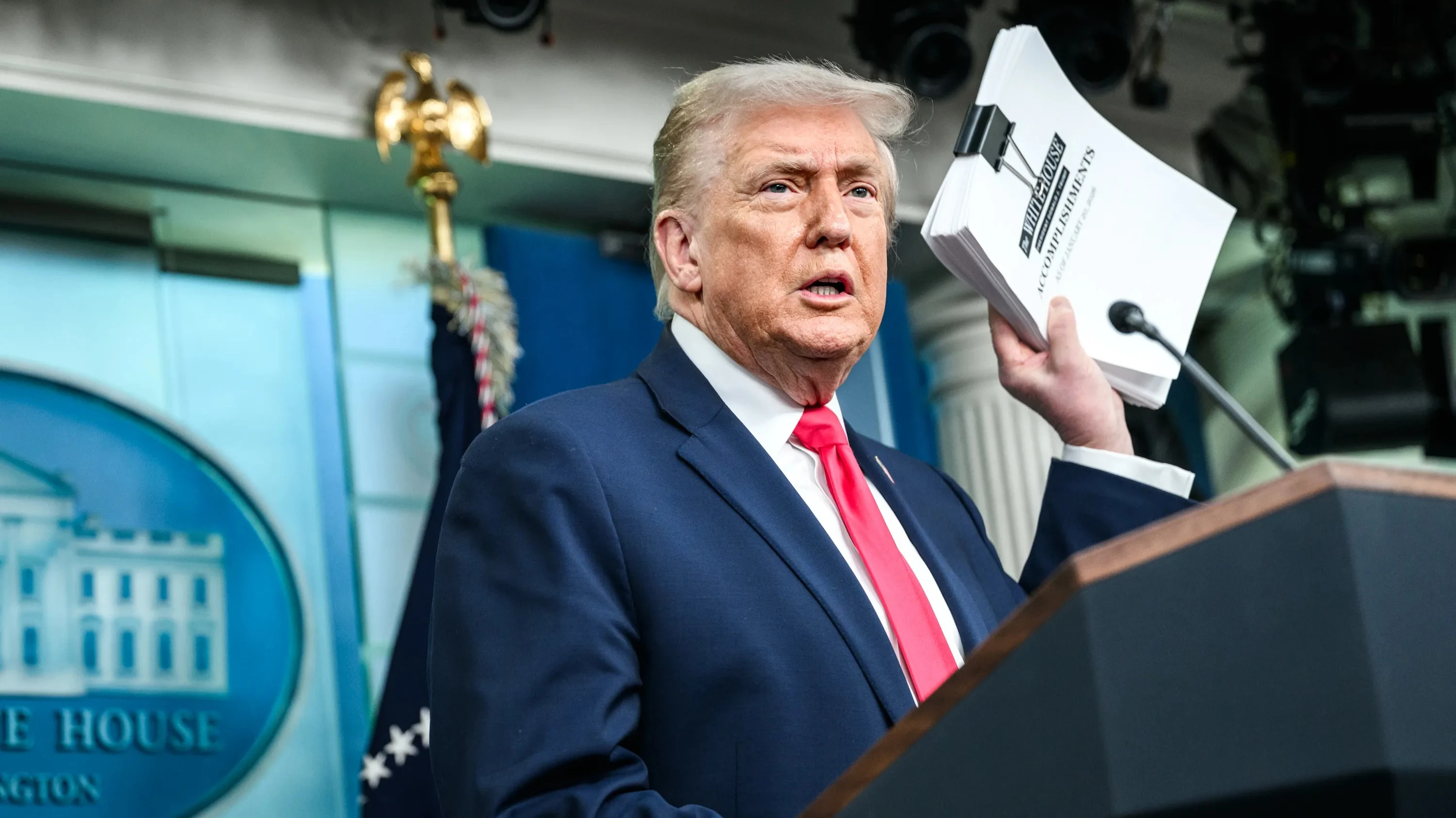 Трамп подписал закон, возобновляющий работу большинства федеральных ведомств и завершающий частичный шатдаун правительства США, начавшийся в выходные / Фото: The White House