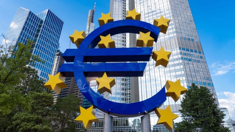 Инфляция в еврозоне в январе упала ниже 2% и, как ожидается, останется ниже этого уровня в течение следующих двух лет / Фото: Byjeng / Shutterstock