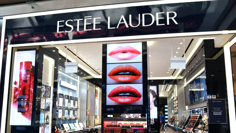 Estee Lauder пожаловалась на «сложную и нестабильную ситуацию» с продажами в США / Фото: TY Lim / Shutterstock.com