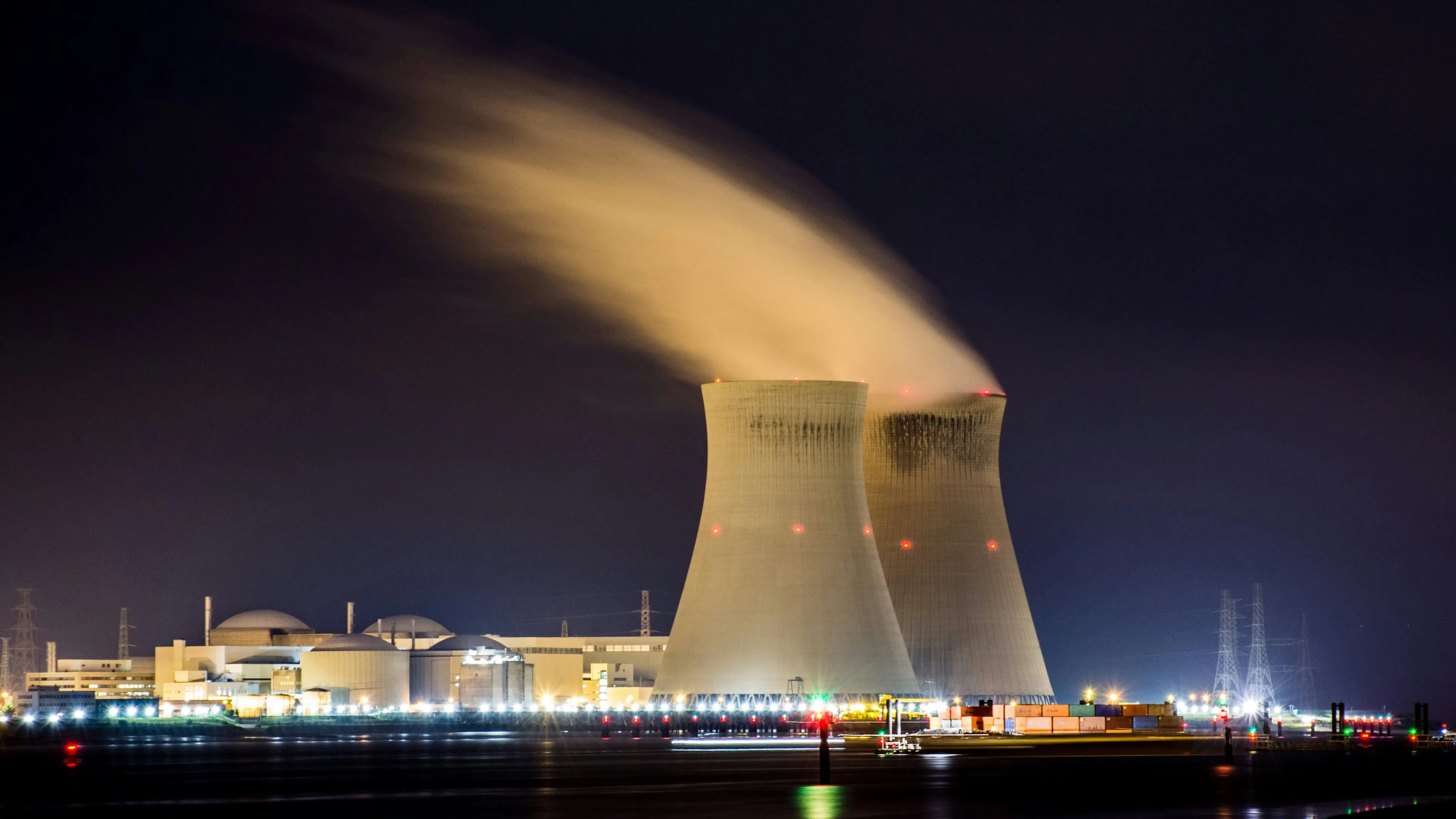 AI development requires more and more energy, and tech giants are contracting for its supply from nuclear power plants. Photo: Nicolas HIPPERT / Unsplash