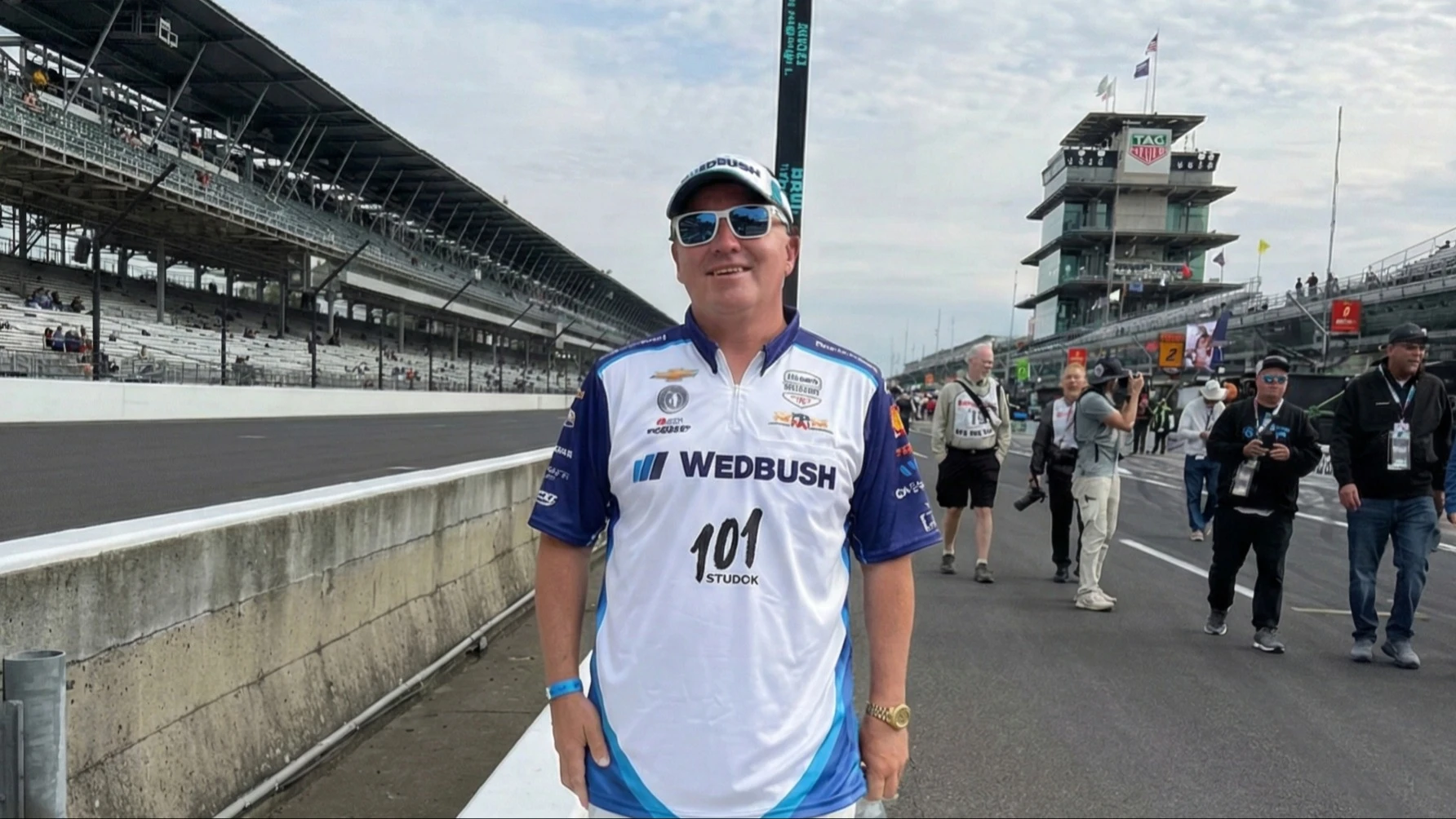 Аналитик Wedbush Дэн Айвз любит находить перспективы роста там, где другие видят риски / Фото: danivesclothing.com