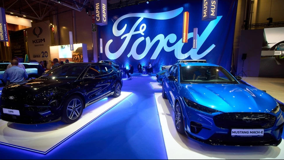 В списке лидеров глобальных продаж Ford впервые пропустил вперед BYD / Фото: LCV/ Shutterstock.com