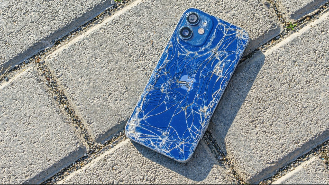 Акции Apple пережили второй по размеру обвал в своей истории / Фото: Sergey_Bogomyako / Shutterstock.com