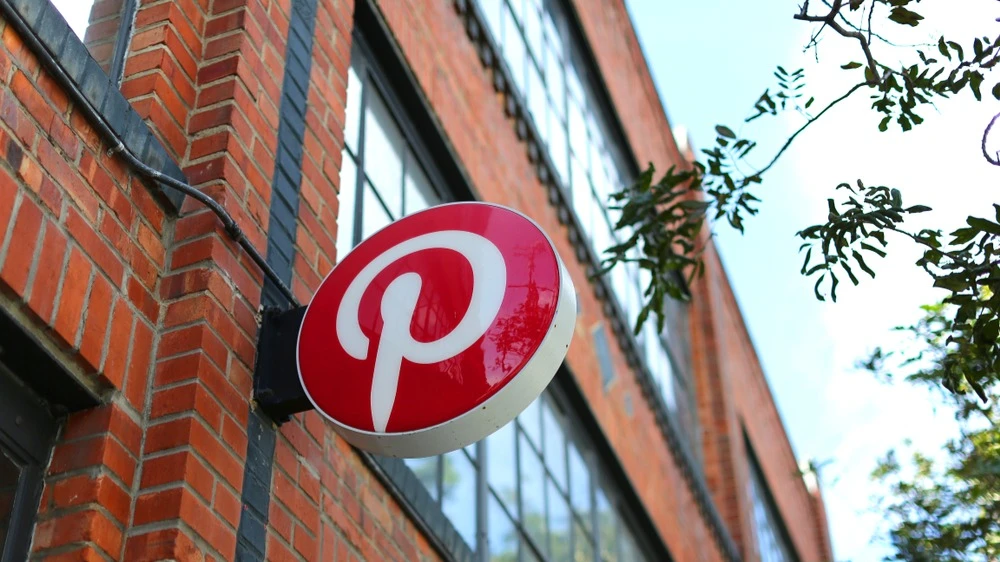 Pinterest shares hit a six-year low after weak quarterly results / Photo: Shutterstock.com/marleyPug