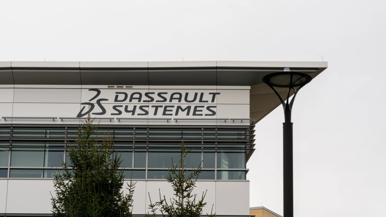 Аналитик посоветовал продавать акции Dassault Systems / Фото: JHVEPhoto / Shutterstock.com