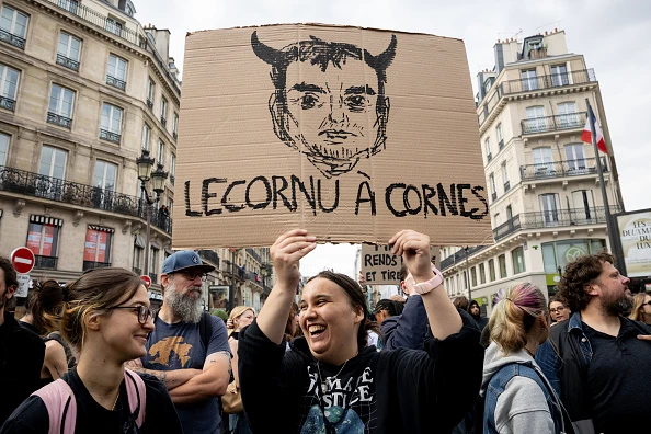 Contagious for Europe: France without a government and without a parliament